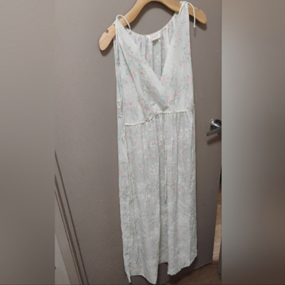 Vintage 1970s Barbizon Colorful Floral Sleeveless V Neck Maxi Nightgown